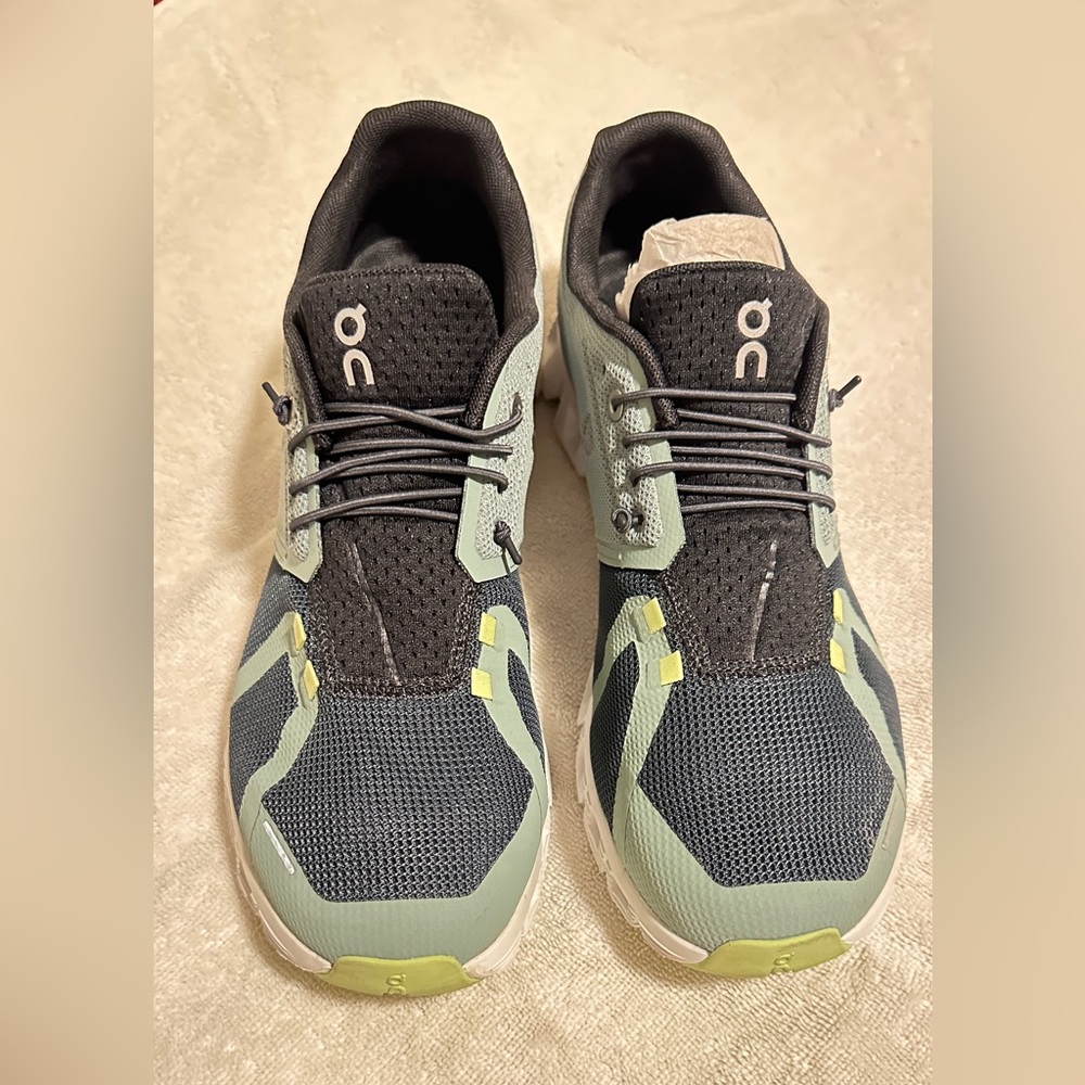 Used like new on sneakers for men size 9